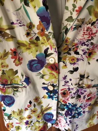 Blazer Encuentro floral talla 42