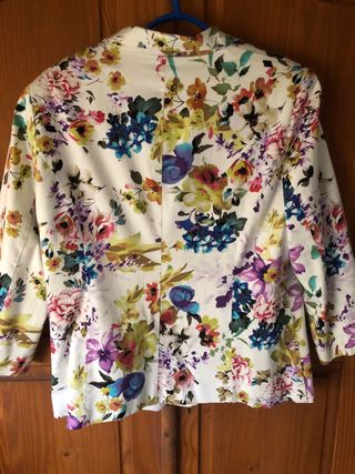 Blazer Encuentro floral talla 42