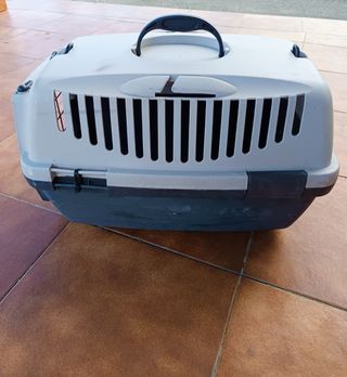 Transportín para mascota de tamaño pequeño. 