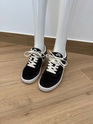 Zapatillas Nike SB Negras y Blancas
