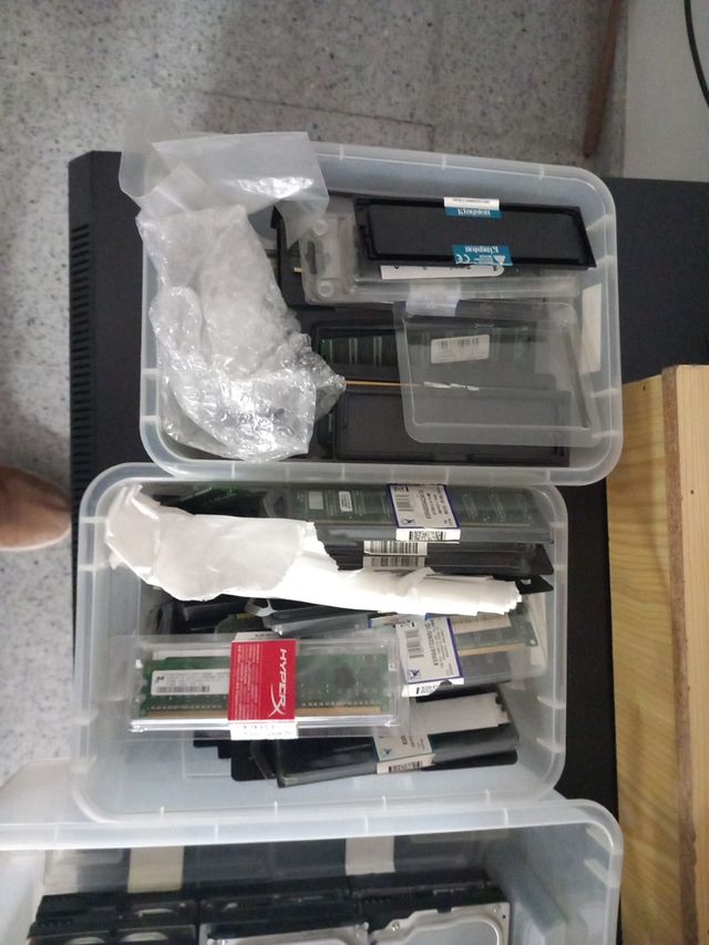 Pacchetto di memoria RAM vecchio tipo vario