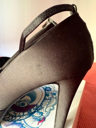 Zapatos de tacón Rosa Clará negros con lazo