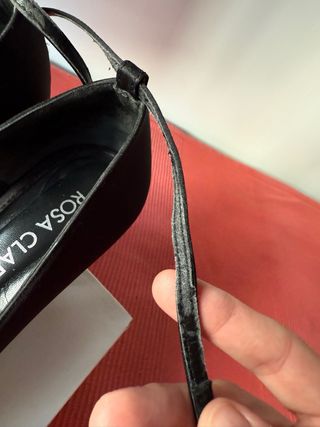 Zapatos de tacón Rosa Clará negros con lazo