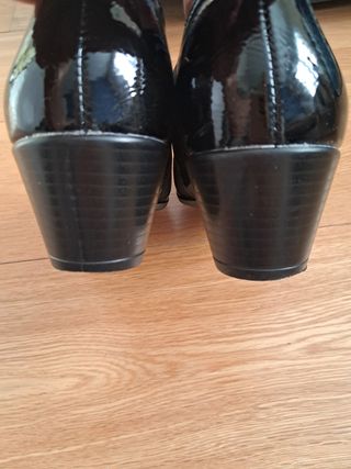 Tacones charol negros 41