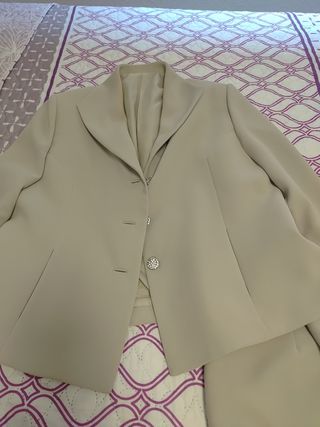 Conjunto de fiesta/boda  de 3 piezas señora beige 