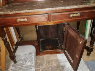 Tocador antiguo madera y mármol con espejo