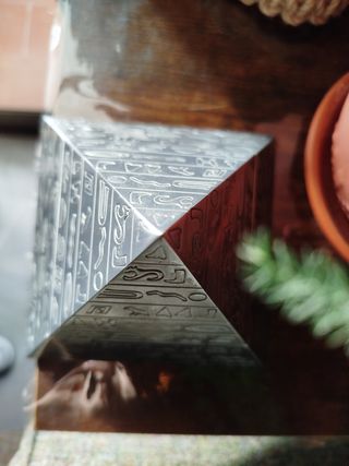 CENICERO PIRÁMIDE antiviento metal.