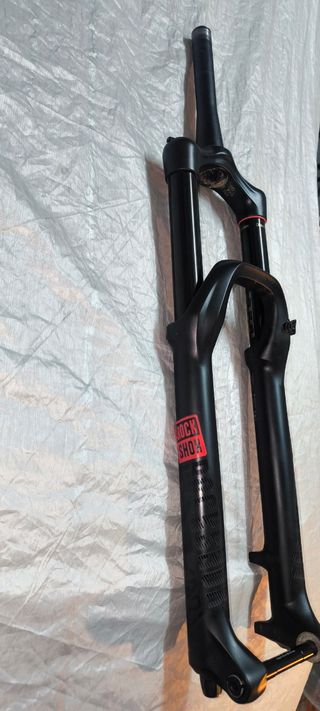 Rock Shox Yari Charger RC 
