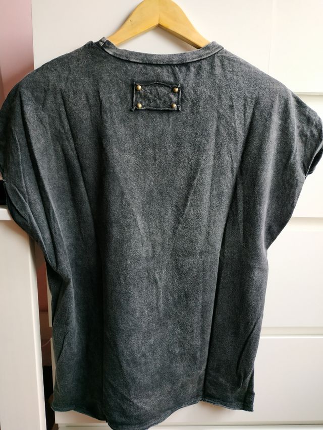 Camiseta mujer gris y rosa con red