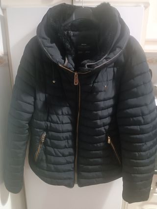 Parka negra Zara sin capucha