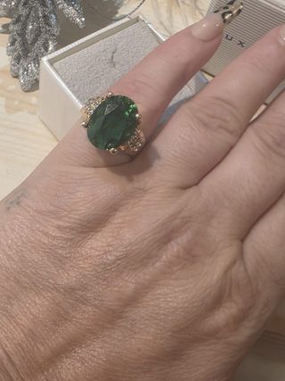 Anillo dorado esmeralda