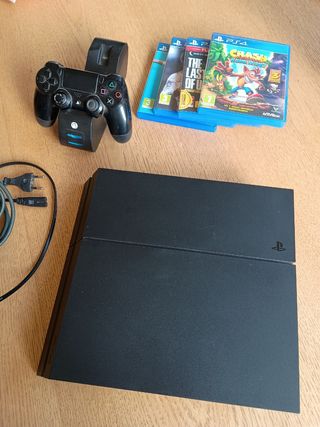 PS4 (PlayStation 4) + 4 Juegos 1 mando y cargador 