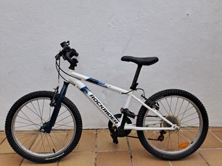 Bicicleta Rockrider Blanca y Azul
20 pulgadas