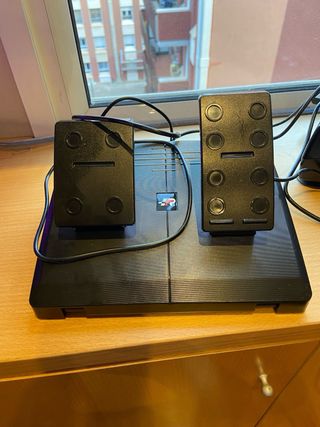 Volante Thrustmaster PS4 poco usado