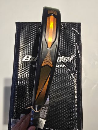 Pala Bullpadel Vertex 04 Hybrid 25.