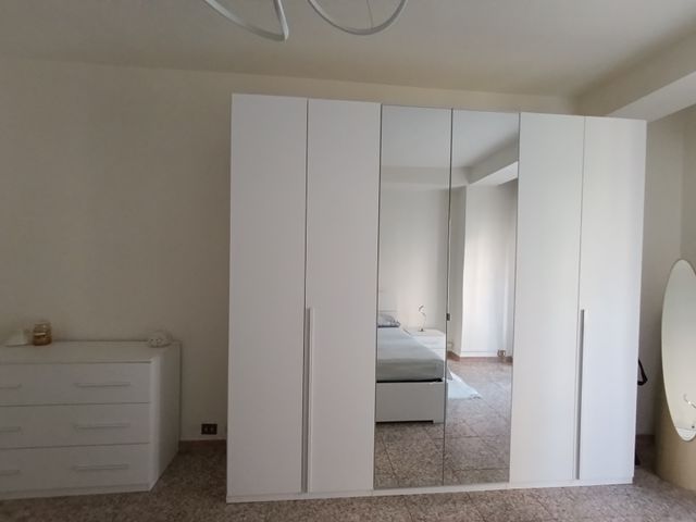 Camera da letto completa con materasso