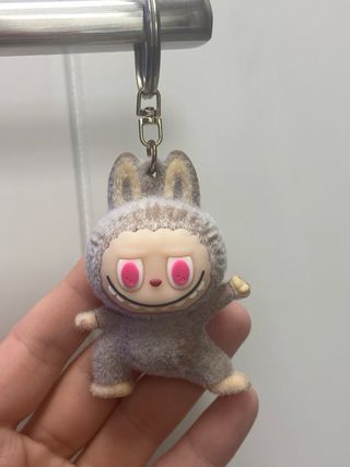 Llavero Labubu peludo