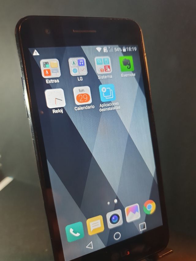 LG K4 (2017) in nero
