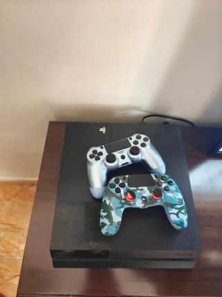 Se vende PlayStation 4 con 2 mandos