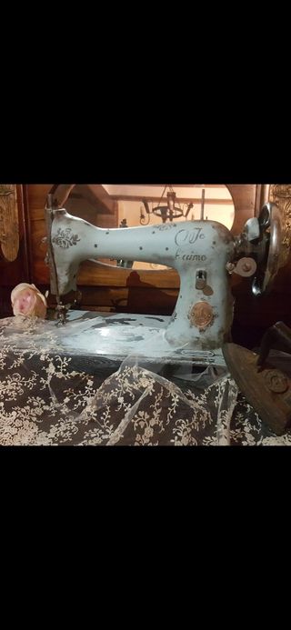 Maquina de coser decorada
