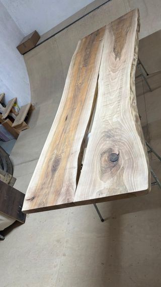 Mesa de nogal rústica tamaño 270×80×5
