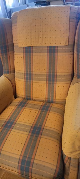 Sillón orejero tela cuadros amarillo