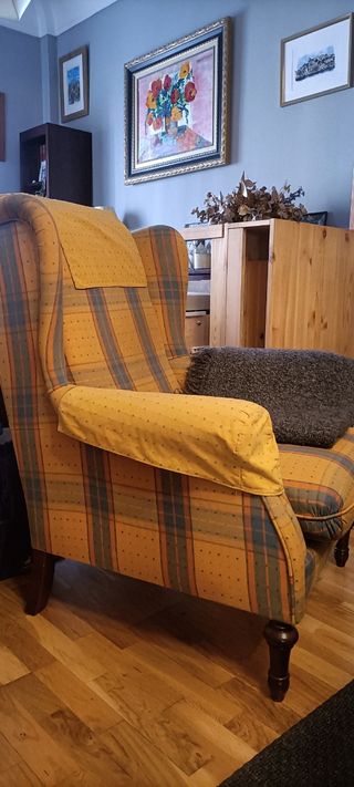 Sillón orejero tela cuadros amarillo