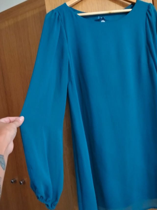 Vestido verde manga larga abullonada