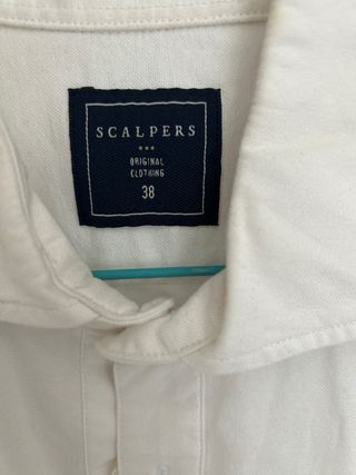 camisa blanca Scalpers