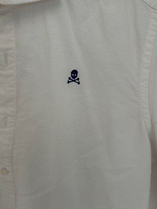 camisa blanca Scalpers