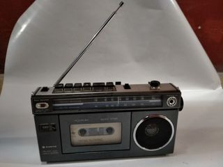 Radio Casete Sanyo FM/AM Gris