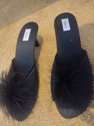 Zapatillas Etam negras con plumas