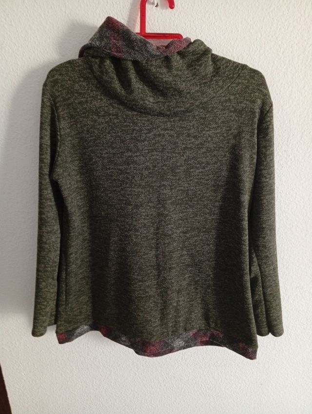 Jersey casual punto. Con capucha.