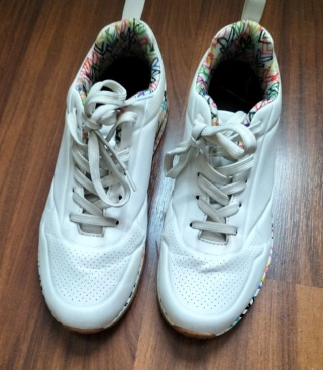 Deportivas blancas mujer.