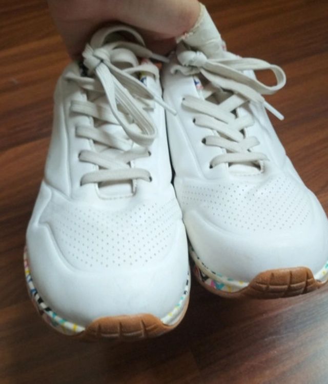 Deportivas blancas mujer.