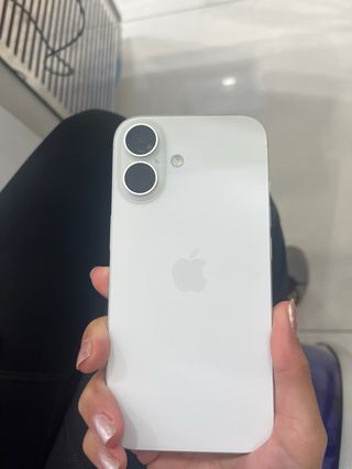 iPhone 16 128GB Blanco Impecable + Fundas