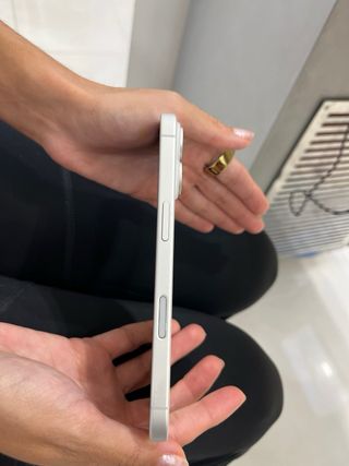 iPhone 16 128GB Blanco Impecable + Fundas