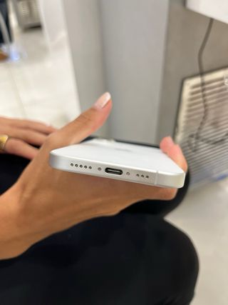 iPhone 16 128GB Blanco Impecable + Fundas