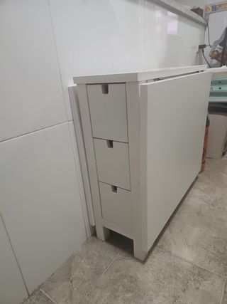 Mesa plegable con cajonera lateral