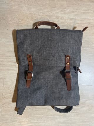 Bolso.-mochila en gris y cuero.