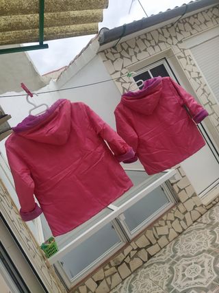 2 Chaquetas impermeables y abrigo. 4 años.5€ una