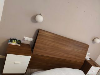 Mesita de noche y cabecero