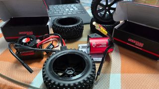 Combo Motor sin escobillas + ESC 60A + 4 Ruedas RC