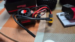 Combo Motor sin escobillas + ESC 60A + 4 Ruedas RC