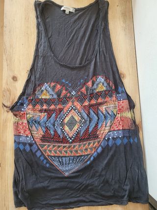 Camiseta con pedrería     Bershka  