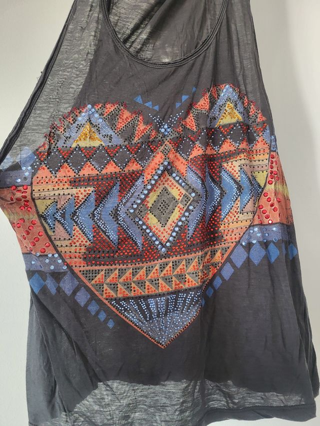 Camiseta con pedrería     Bershka