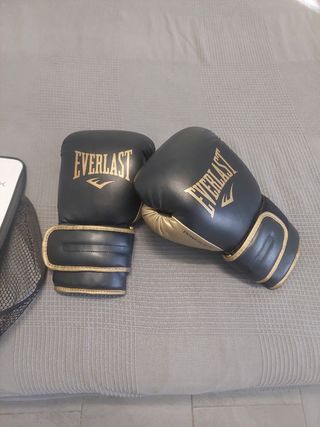 Guantes de Boxeo Everlast Negros y Dorados