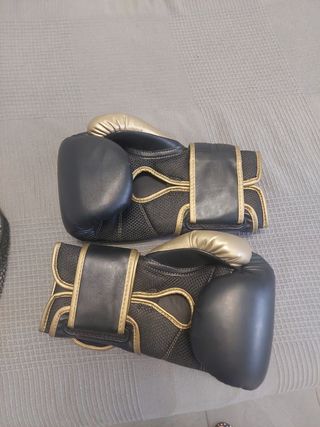 Guantes de Boxeo Everlast Negros y Dorados