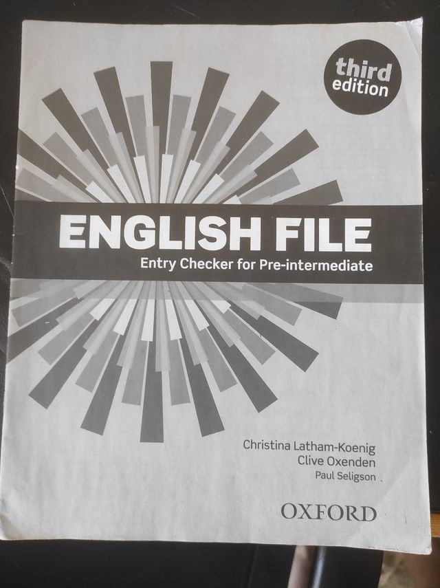 2 libros English File Pre y Upper intermediate
