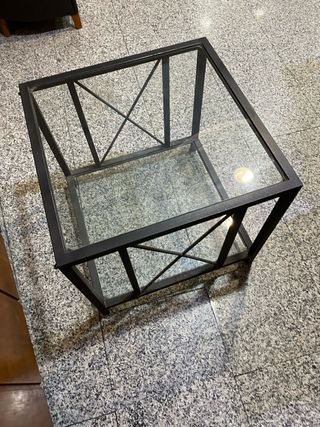 Mesa auxiliar hierro y cristal